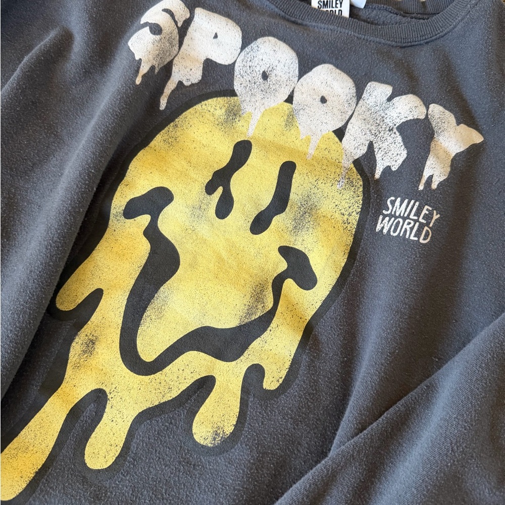 SmileyWorld "Spooky" Grey Cropped Sweatshirt with Yellow Melted Smiley - Picture 3 of 3
